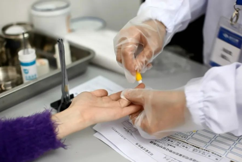 人員如何快速采樣?鑒定機(jī)構(gòu)對收到的親子鑒定樣本負(fù)責(zé) 人員如何快速采樣?鑒定機(jī)構(gòu)對收到的親子鑒定樣本負(fù)責(zé)