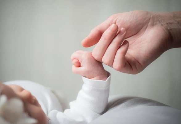 已婚女性的出軌率呈明顯快速上升，該不該給孩子做隱私親子鑒定？