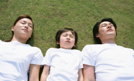 偏信“滴血認(rèn)親”雙方親屬血液相融于清水引鬧劇 DNA親子鑒定才可靠 偏信“滴血認(rèn)親”雙方親屬血液相融于清水引鬧劇 DNA親子鑒定才可靠