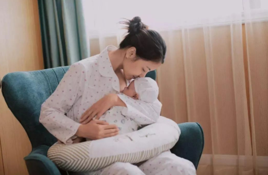 女方網友：父子倆血型一樣親子鑒定就是親生的嗎？