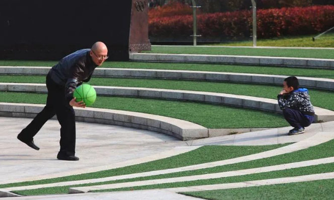 梁老伯：爺爺跟孫子可以做親緣關系鑒定嗎？多少錢？